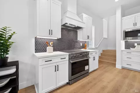 Kitchen - 333 Cornell St, Windsor, CA 95492 photo 5 of 10