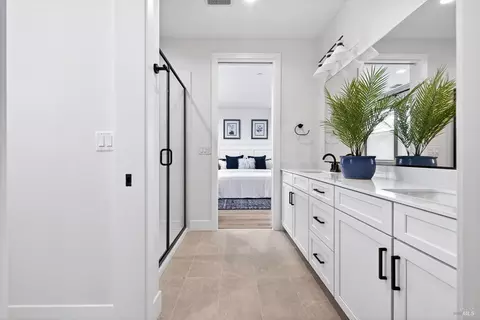 Entry Way - 333 Cornell St, Windsor, CA 95492 photo 3 of 5