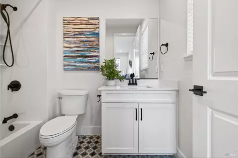 Bath - 333 Cornell St, Windsor, CA 95492 photo 6 of 7