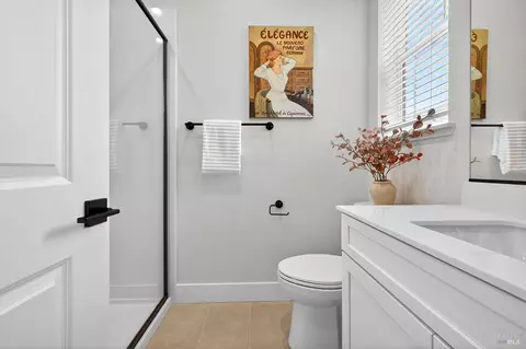 Bath - 333 Cornell St, Windsor, CA 95492 photo 3 of 7