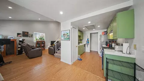 Entry Way - 156 Peach St, Vallejo, CA 94589 photo 1 of 1