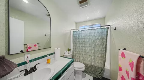 Bath - 156 Peach St, Vallejo, CA 94589 photo 2 of 2