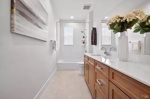 Bath - 361 Cornell St, Windsor, CA 95492 photo 6 of 9