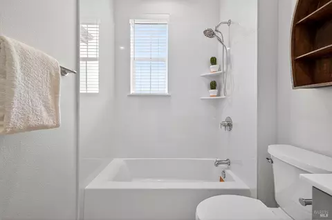 Bath - 361 Cornell St, Windsor, CA 95492 photo 8 of 9