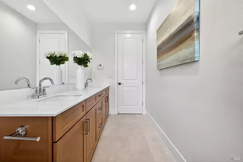 Bath - 361 Cornell St, Windsor, CA 95492 photo 9 of 9