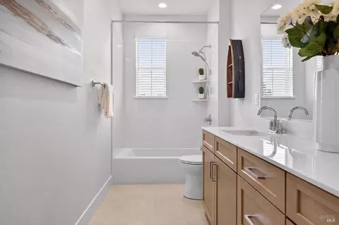 Bath - 361 Cornell St, Windsor, CA 95492 photo 7 of 9