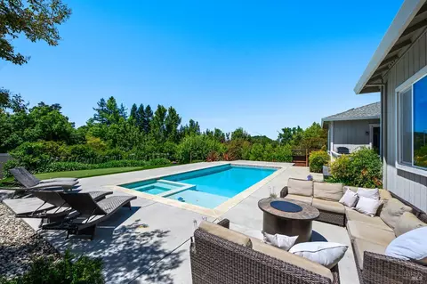 5696 Evening Way, Santa Rosa, CA 95409