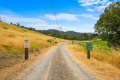 23655 Vineyard Rd, Geyserville, CA 95441 photo 3
