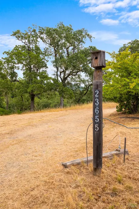 23655 Vineyard Rd, Geyserville, CA 95441 photo 4