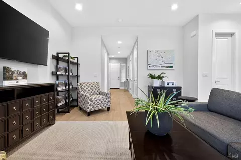 Entry Way - 329 Cornell St, Windsor, CA 95492 photo 3 of 6