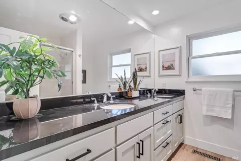 Bath - 47 Hoff Rd, Kenwood, CA 95409 photo 1 of 2
