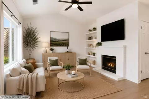 Living - 779 Bob Crosby Way, Windsor, CA 95492 photo 2 of 4