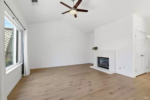 Living - 779 Bob Crosby Way, Windsor, CA 95492 photo 3 of 4