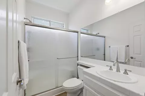 Bath - 779 Bob Crosby Way, Windsor, CA 95492 photo 1 of 1