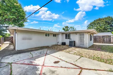 Exterior - 1131 1st St, Fairfield, CA 94533 photo 9 of 17