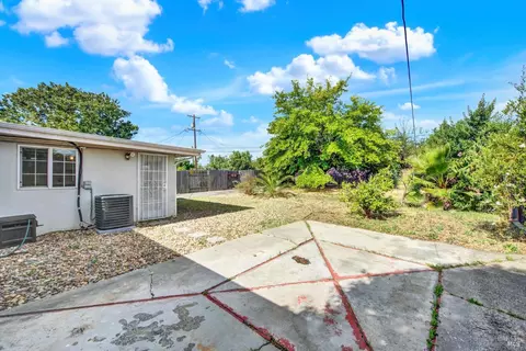 Exterior - 1131 1st St, Fairfield, CA 94533 photo 11 of 17