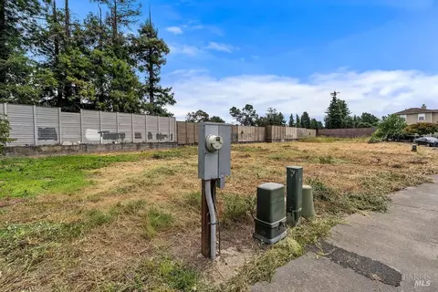 3320 Newmark Dr, Santa Rosa, CA 95407