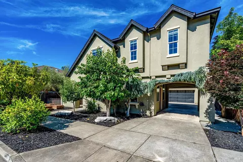 1541 Jainine St, Santa Rosa, CA 95403
