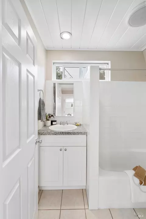 Bath - 720 Wilson Ave, Vallejo, CA 94590 photo 2 of 3