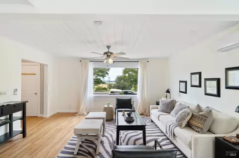 Living - 720 Wilson Ave, Vallejo, CA 94590 photo 2 of 4