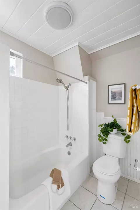 Bath - 720 Wilson Ave, Vallejo, CA 94590 photo 3 of 3
