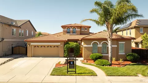 215 Brighton Cir, Vacaville, CA 95687
