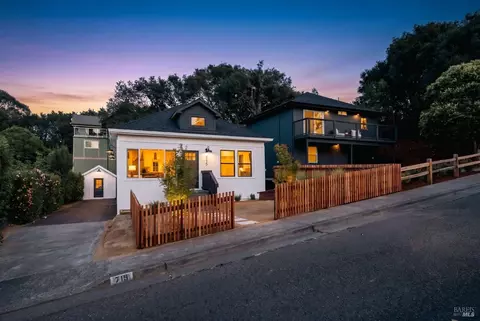 719 Bassett St, Petaluma, CA 94952