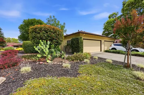 318 Twin Lakes Dr, Santa Rosa, CA 95409