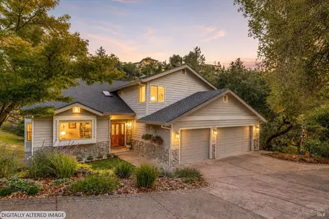 5146 Vista Grande Dr, Santa Rosa, CA 95403