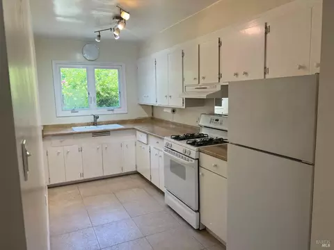 Kitchen - 506-508 Spring St, Sausalito, CA 94965 photo 3 of 5