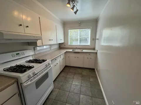 Kitchen - 506-508 Spring St, Sausalito, CA 94965 photo 4 of 5
