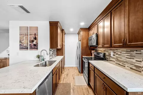 1028 Marina Dr, Napa, CA 94559