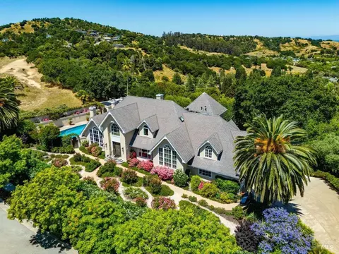 82 Mcnear Dr, San Rafael, CA 94901