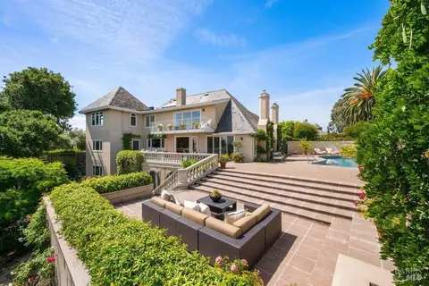 82 Mcnear Dr, San Rafael, CA 94901