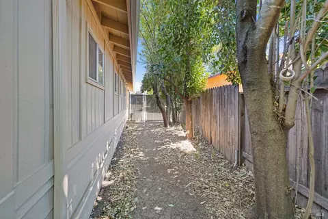 Exterior - 51 Solano Dr, Dixon, CA 95620 photo 11 of 13