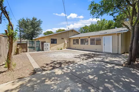 Exterior - 51 Solano Dr, Dixon, CA 95620 photo 7 of 13