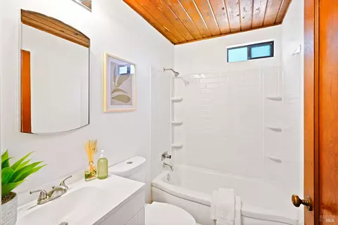 Bath - 51 Solano Dr, Dixon, CA 95620 photo 1 of 2