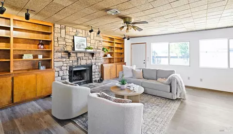 Living - 51 Solano Dr, Dixon, CA 95620 photo 2 of 11
