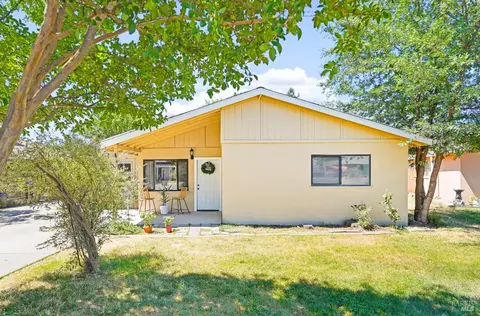 Exterior - 51 Solano Dr, Dixon, CA 95620 photo 2 of 13