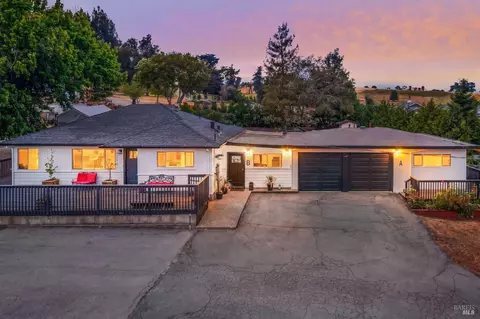 473-477 Orchard Ln, Penngrove, CA 94951