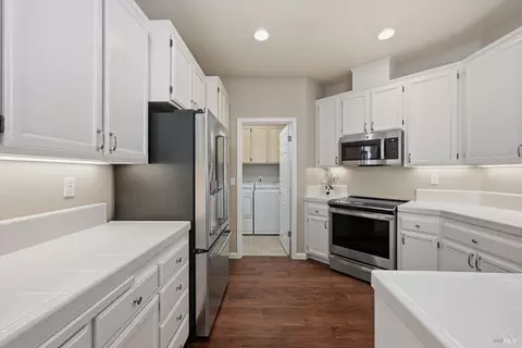 Kitchen - 7237 16th Hole Dr, Windsor, CA 95492 photo 1 of 3