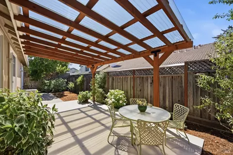 Exterior - 7237 16th Hole Dr, Windsor, CA 95492 photo 2 of 2
