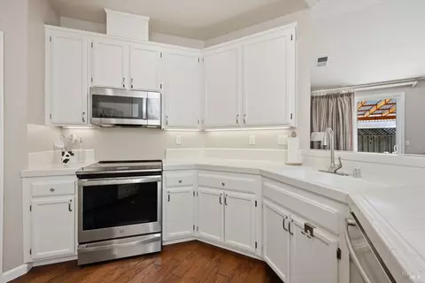 Kitchen - 7237 16th Hole Dr, Windsor, CA 95492 photo 2 of 3