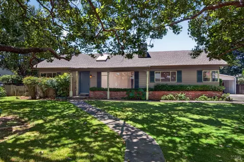 1194 Wild Rose Dr, Santa Rosa, CA 95401