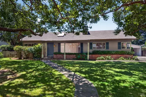 1194 Wild Rose Dr, Santa Rosa, CA 95401