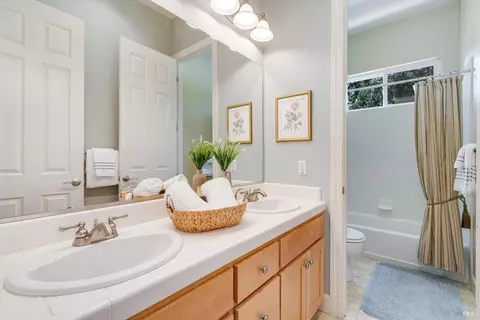Bath - 201 Macarthur Ln, Sonoma, CA 95476 photo 1 of 4