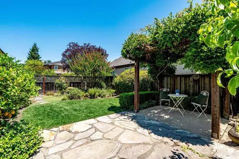 Exterior - 201 Macarthur Ln, Sonoma, CA 95476 photo 6 of 12