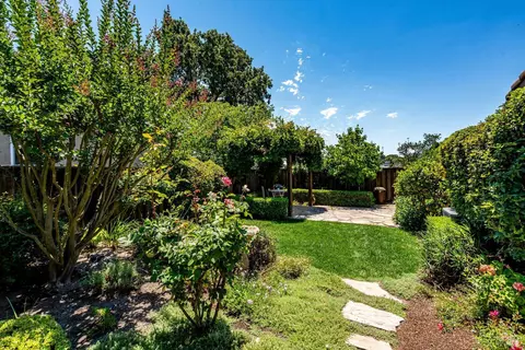 Exterior - 201 Macarthur Ln, Sonoma, CA 95476 photo 9 of 12