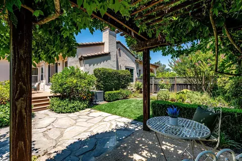 Exterior - 201 Macarthur Ln, Sonoma, CA 95476 photo 7 of 12