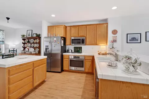 1049 Mcclelland Dr, Windsor, CA 95492 photo 9